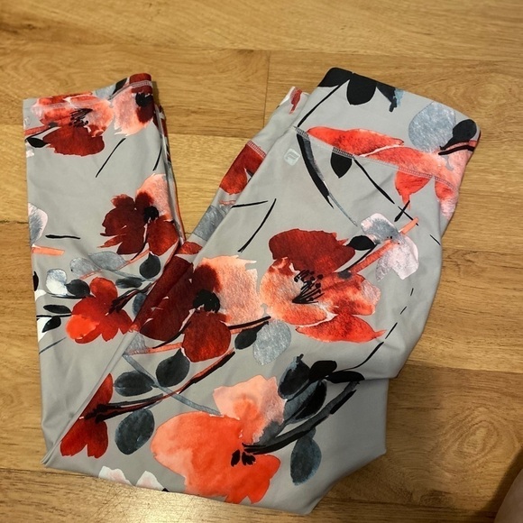 Fabletics floral cropped leggings💋 - Picture 2 of 3
